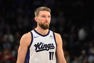 Kings C Domantas Sabonis leaves game vs. Rockets with apparent left hamstring injury Kings C Domantas Sabonis leaves game vs. Rockets with apparent left hamstring injury