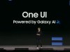 La interfaz One UI de Samsung ahora abarca todos sus dispositivos Sally Hyesoon Jeong en el escenario durante la conferencia de desarrolladores de 2024. En la pantalla detrás de ella aparece el texto "One UI Powered by Galaxy AI", destacando el enfoque de Samsung en la integración de inteligencia artificial en su interfaz de usuario. La presentación se lleva a cabo en un entorno oscuro, con gráficos en tonos azules y minimalistas a los lados del escenario, y la presentadora está vestida de manera casual.