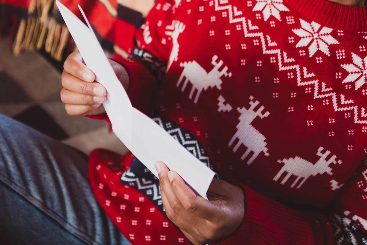 Mom of 3, Who Has Just 10 Months to Live, Receives Thousands of Christmas Cards After Facebook Post Went Viral Mom of 3, Who Has Just 10 Months to Live, Receives Thousands of Christmas Cards After Facebook Post Went Viral