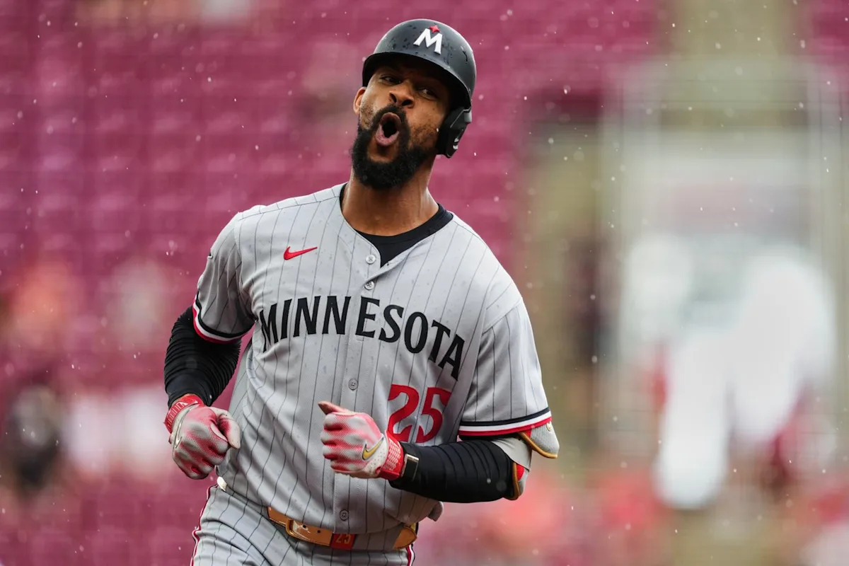 Buxton powers Twins past Reds to stop 6-game slide Buxton powers Twins past Reds to stop 6-game slide