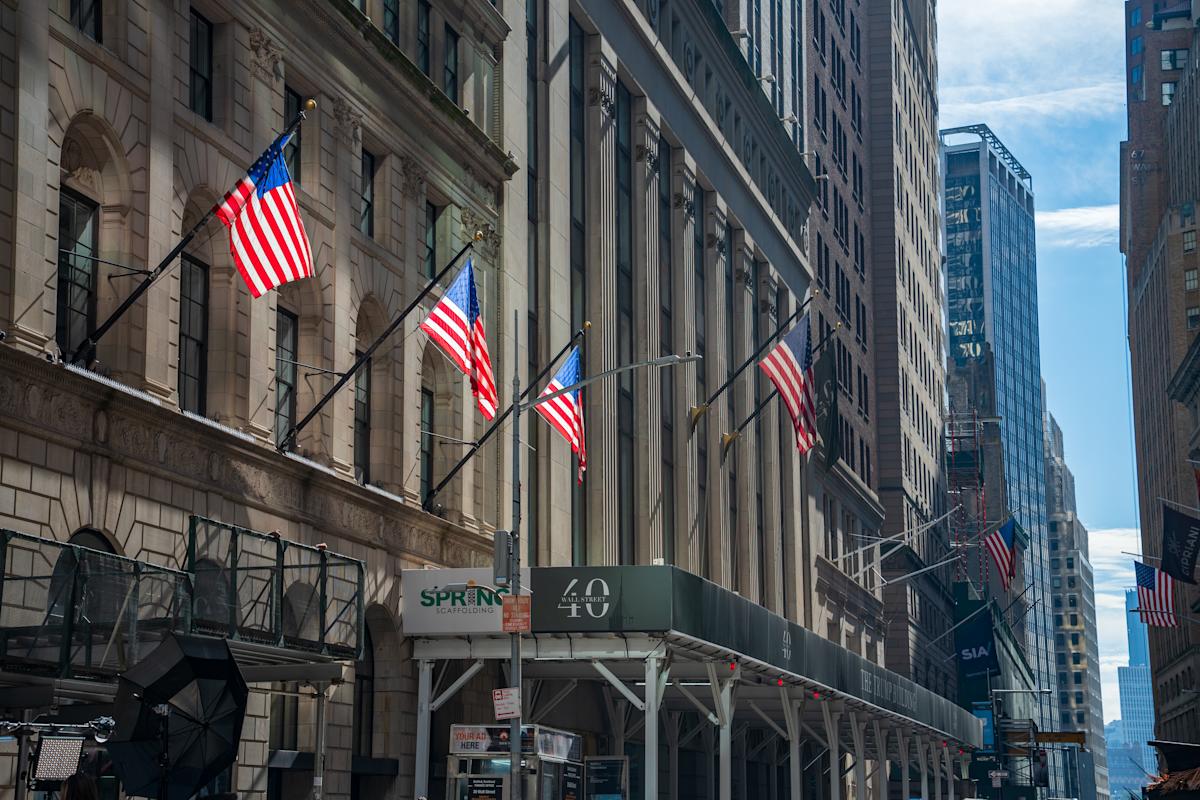 Dow, S&P 500, Nasdaq futures hold steady with Fed minutes on deck Dow, S&P 500, Nasdaq futures hold steady with Fed minutes on deck