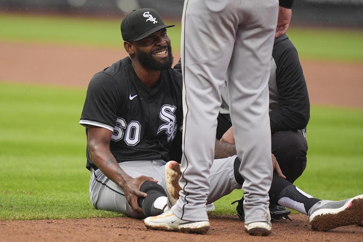 White Sox reliever Miguel Castro injures right knee against Mets White Sox reliever Miguel Castro injures right knee against Mets