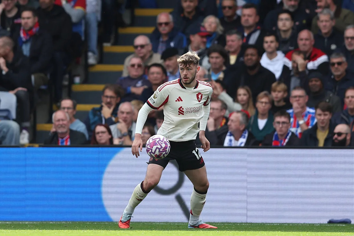 Sky pundit fires dig at Liverpool full backs Sky pundit fires dig at Liverpool full backs