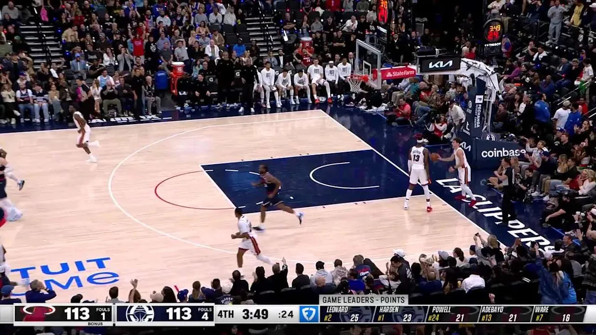 Kawhi Leonard sinks the shot at the buzzer Kawhi Leonard sinks the shot at the buzzer