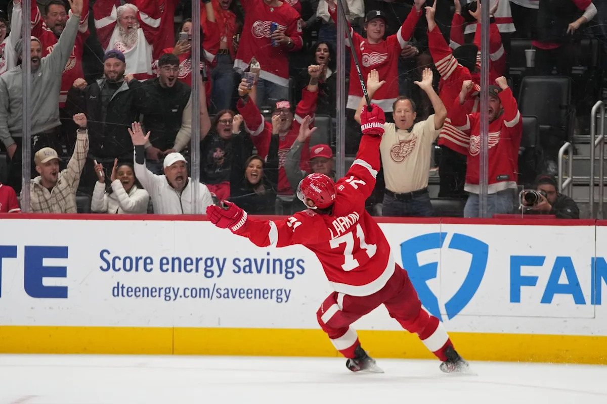 Larkin’s overtime goal lifts Red Wings past Lightning, 2-1 Larkin’s overtime goal lifts Red Wings past Lightning, 2-1