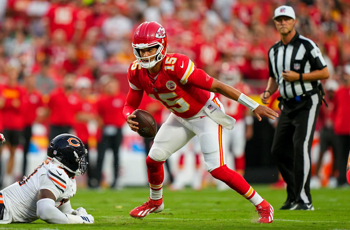 Patrick Mahomes, Chiefs starters play more than expected vs Bears Patrick Mahomes, Chiefs starters play more than expected vs Bears