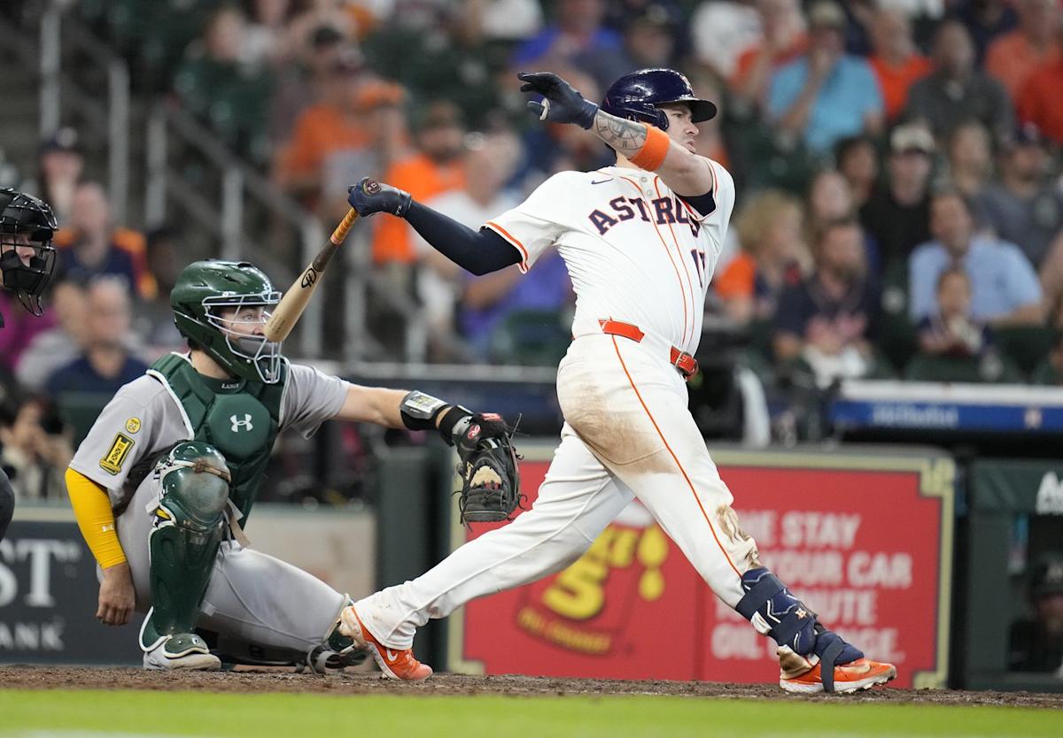 Astros rally in 7th inning to defeat Athletics 5-3 Astros rally in 7th inning to defeat Athletics 5-3