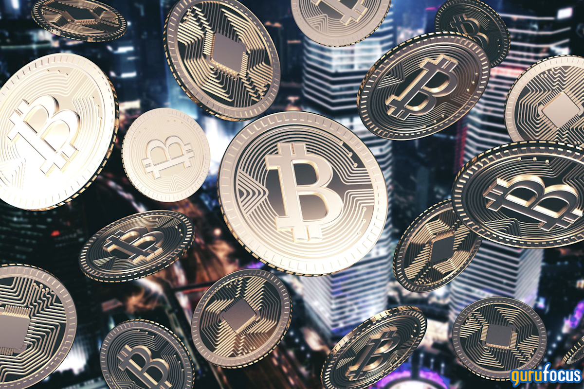 Wall Street’s Bitcoin Bet Is Cracking–And Retail May Be Flying Blind Wall Street’s Bitcoin Bet Is Cracking–And Retail May Be Flying Blind