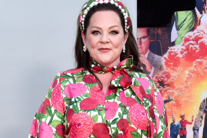 Melissa McCarthy’s Daughter Vivian Wore the Most Gorgeous Floral Corset Gown for Her High School Prom Melissa McCarthy’s Daughter Vivian Wore the Most Gorgeous Floral Corset Gown for Her High School Prom