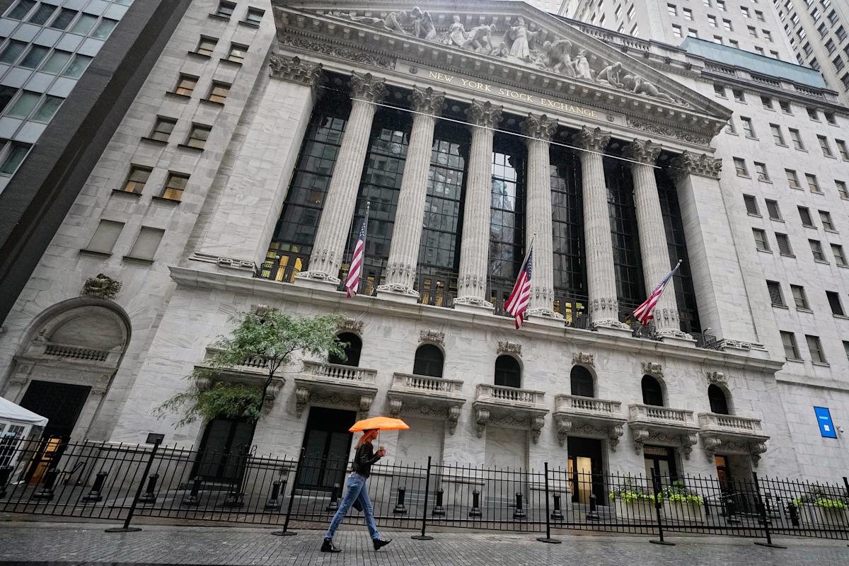 Dow, S&P 500, Nasdaq climb amid strong bank earnings, rate-cut hopes Dow, S&P 500, Nasdaq climb amid strong bank earnings, rate-cut hopes