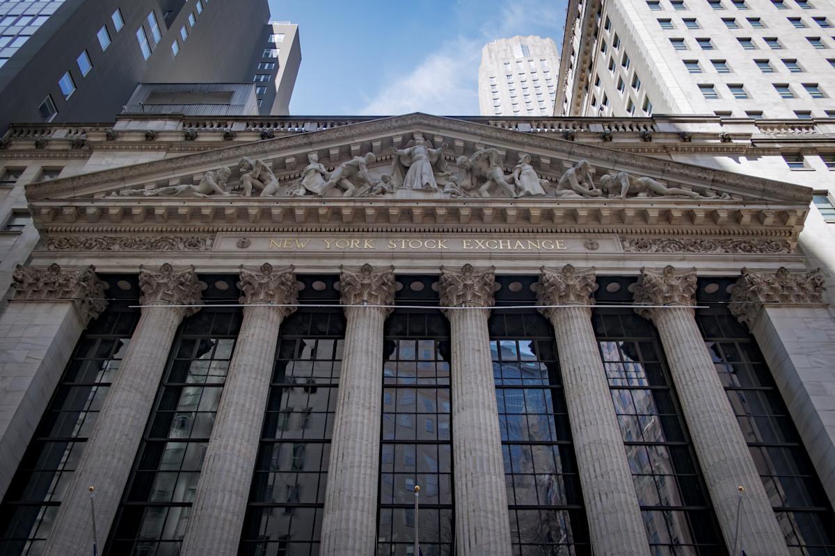 Dow rises, S&P 500, Nasdaq slide as tech stocks slip again amid rate-cut uncertainty Dow rises, S&P 500, Nasdaq slide as tech stocks slip again amid rate-cut uncertainty