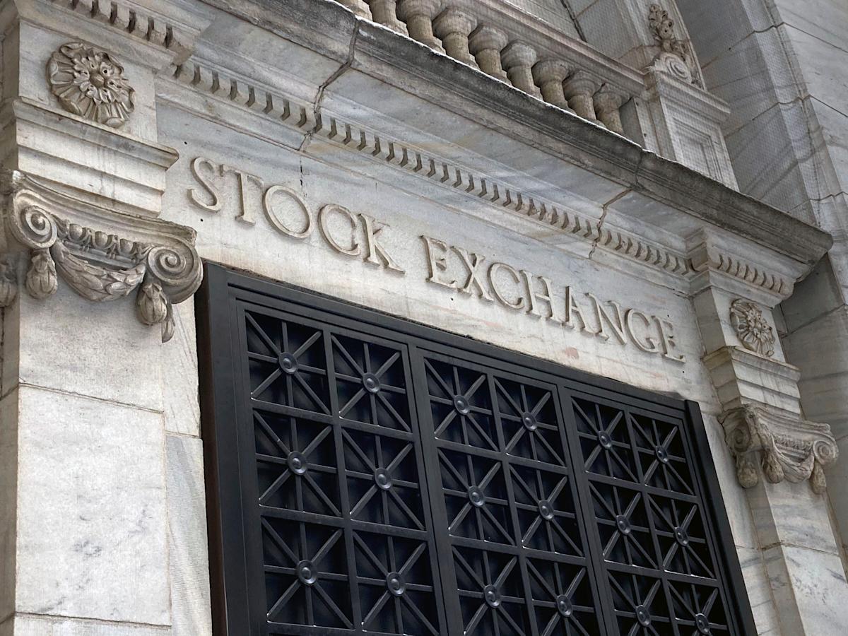 Dow, S&P 500, Nasdaq futures trade flat as deadline looms to prevent government shutdown Dow, S&P 500, Nasdaq futures trade flat as deadline looms to prevent government shutdown