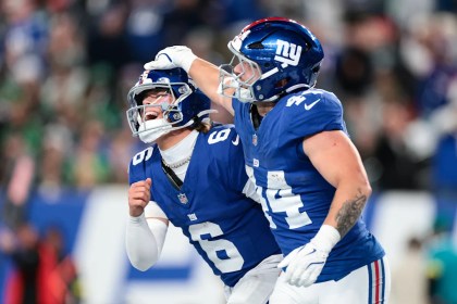 Thursday Night Football: Giants recover from tush push barrage to run over and upset Eagles behind Cam Skattebo’s 3 rushing TDs Thursday Night Football: Giants recover from tush push barrage to run over and upset Eagles behind Cam Skattebo’s 3 rushing TDs