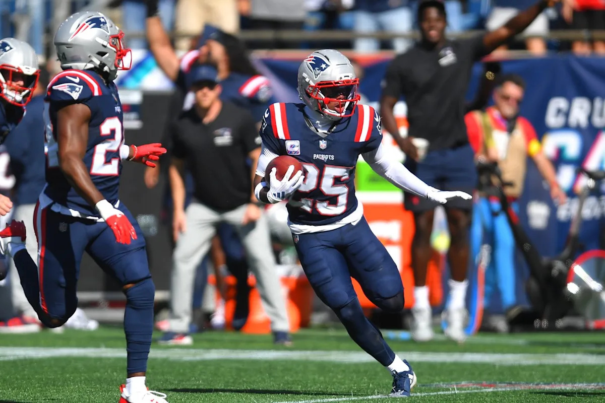 Marcus Jones’ punt returns fuel Patriots’ rout of Panthers Marcus Jones’ punt returns fuel Patriots’ rout of Panthers