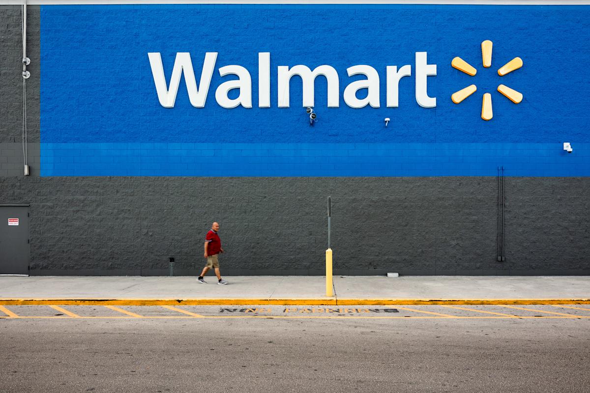 Walmart stock falls after earnings miss forecasts as US sales, 2025 outlook rise Walmart stock falls after earnings miss forecasts as US sales, 2025 outlook rise