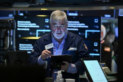 Dow, S&P 500, Nasdaq waver with all eyes on trade talks after OECD warning Dow, S&P 500, Nasdaq waver with all eyes on trade talks after OECD warning