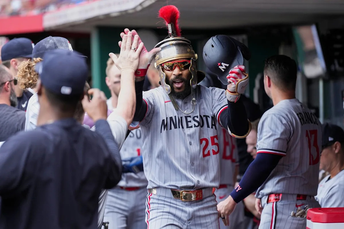 Buxton powers Twins past Reds to stop 6-game slide Buxton powers Twins past Reds to stop 6-game slide