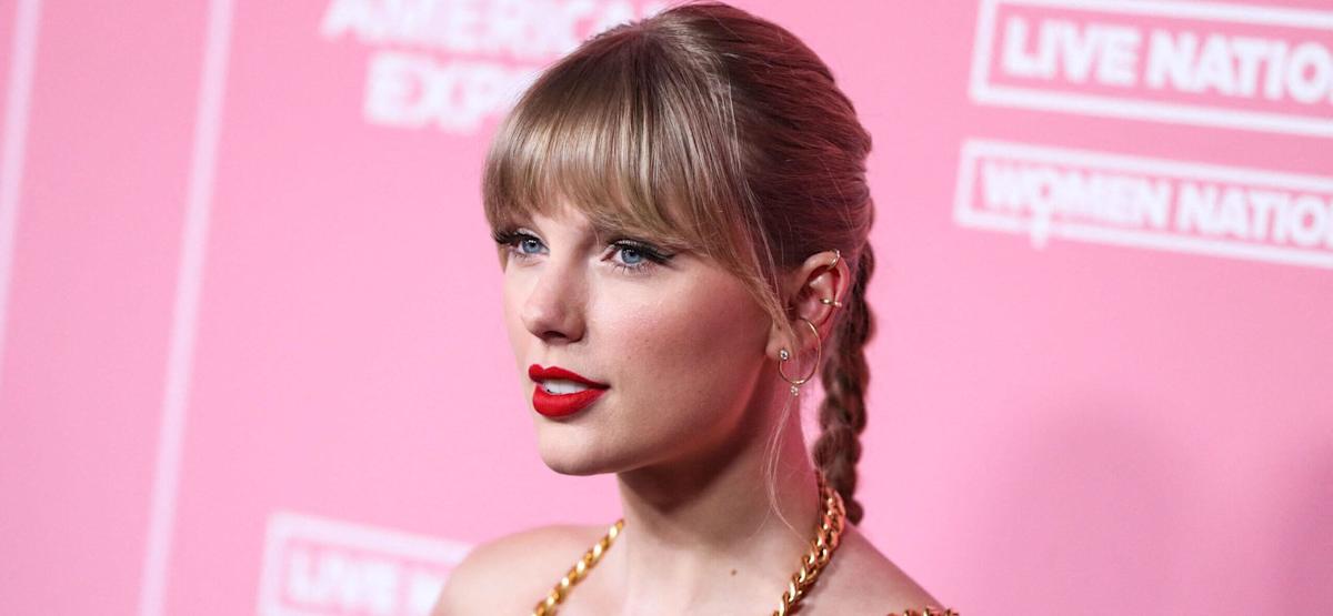 Taylor Swift Wedding Photos Slammed Over Plastic Surgery Allegations Taylor Swift Wedding Photos Slammed Over Plastic Surgery Allegations