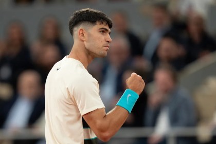 French Open results: Carlos Alcaraz advances, Iga Świątek, Aryna Sabalenka dominate opposition French Open results: Carlos Alcaraz advances, Iga Świątek, Aryna Sabalenka dominate opposition