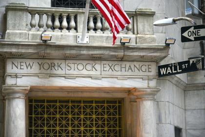 Dow, S&P 500, Nasdaq climb to cap winning month as strong earnings, easing rates fuel Amazon, tech stocks Dow, S&P 500, Nasdaq climb to cap winning month as strong earnings, easing rates fuel Amazon, tech stocks