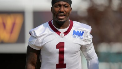As the maintenance of Terry McLaurin pursues him, the offensive of the commanders of Kliff Kingsbury arrives at Deebo Samuel Fast As the maintenance of Terry McLaurin pursues him, the offensive of the commanders of Kliff Kingsbury arrives at Deebo Samuel Fast