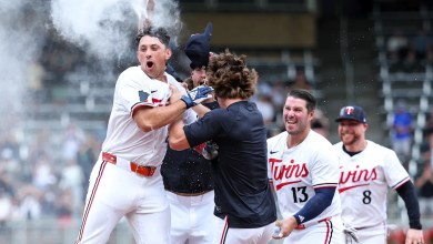The twins beat Rays on Brok-Off Bunt by Brooks Lee The twins beat Rays on Brok-Off Bunt by Brooks Lee
