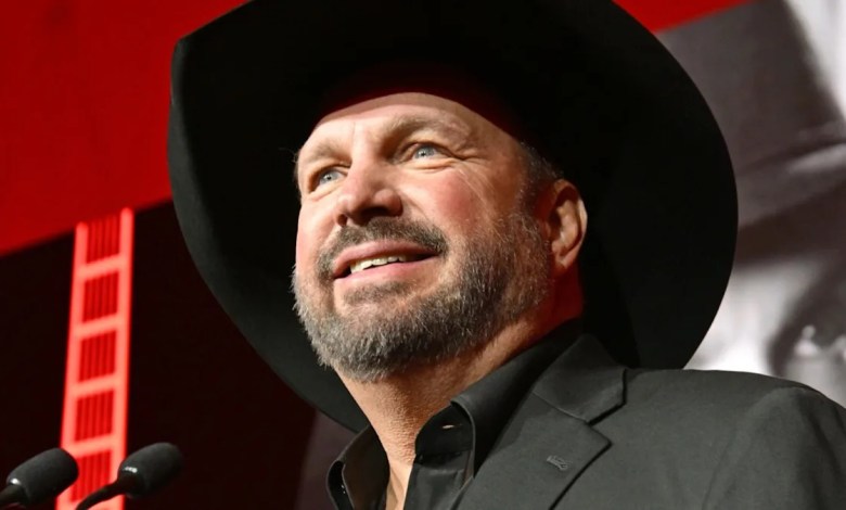 Garth Brooks’ hit ‘Signature’ was rejected by over 20 songwriters Garth Brooks’ hit ‘Signature’ was rejected by over 20 songwriters