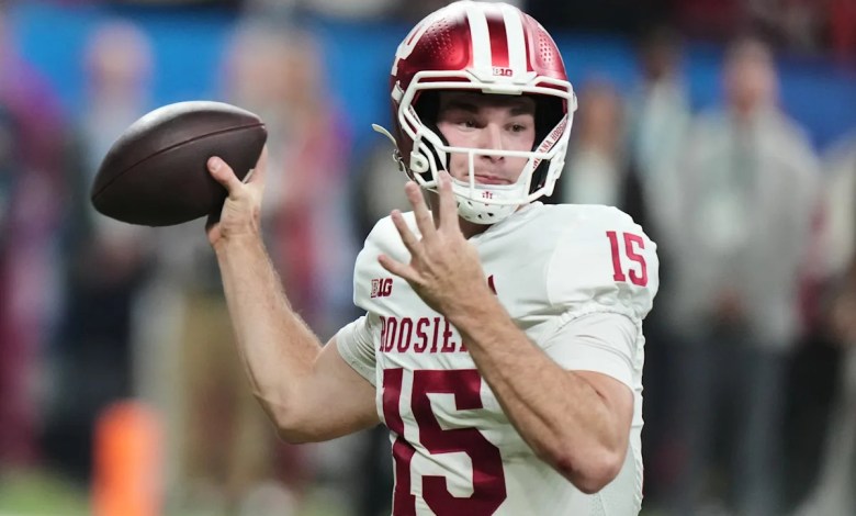 Indiana quarterback Fernando Mendoza wins Maxwell and Davey O’Brien awards ahead of possible Heisman victory Indiana quarterback Fernando Mendoza wins Maxwell and Davey O’Brien awards ahead of possible Heisman victory