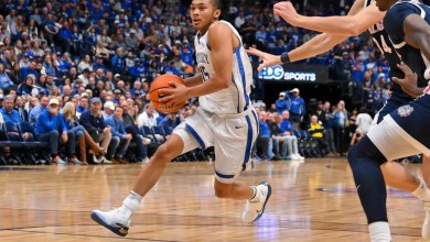 Kentucky basketball’s Jaland Lowe left CBS Sports Classic due to injury Kentucky basketball’s Jaland Lowe left CBS Sports Classic due to injury