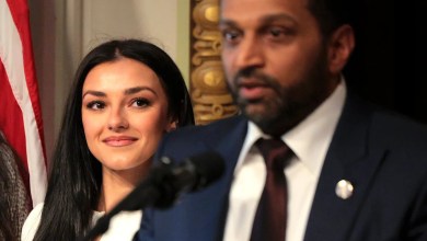 Kash Patel’s girlfriend, 26, was faced with charges of Maga espionage while overthrowing their relationship Kash Patel’s girlfriend, 26, was faced with charges of Maga espionage while overthrowing their relationship