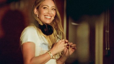 Hilary Duff confirms her return to music with the announcement of the single “Mature” Hilary Duff confirms her return to music with the announcement of the single “Mature”