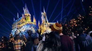 Disney World or Universal for the holidays? Here’s how to choose. Disney World or Universal for the holidays? Here’s how to choose.