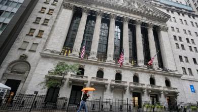 Dow, S&P 500, Nasdaq bounce but end turbulent week with sharp losses Dow, S&P 500, Nasdaq bounce but end turbulent week with sharp losses