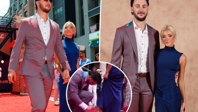 Paul Skenes slowly helps his girlfriend Livvy Dunne with his high heels on the red game of the game MLB All-Star Paul Skenes slowly helps his girlfriend Livvy Dunne with his high heels on the red game of the game MLB All-Star