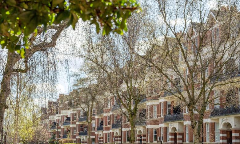 UK households turn to credit as mortgage approvals ease and savings rise UK households turn to credit as mortgage approvals ease and savings rise