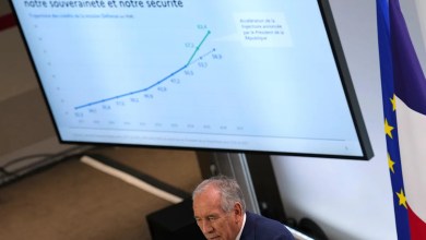 The French Prime Minister wants to reduce 2 holidays to save money for the indebted economy The French Prime Minister wants to reduce 2 holidays to save money for the indebted economy