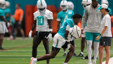 The veteran of the Dolphins CB leaves the first practice of the training camp on crutches The veteran of the Dolphins CB leaves the first practice of the training camp on crutches