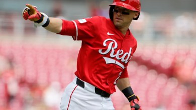 The voltiseur of the Reds TJ Friedl is affected by the field 3 times against Mets, linking the MLB record The voltiseur of the Reds TJ Friedl is affected by the field 3 times against Mets, linking the MLB record