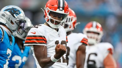Updates live from the pre-season of the NFL: Sheder Sanders launches the first TD pass after the turnover of the Panthers Updates live from the pre-season of the NFL: Sheder Sanders launches the first TD pass after the turnover of the Panthers