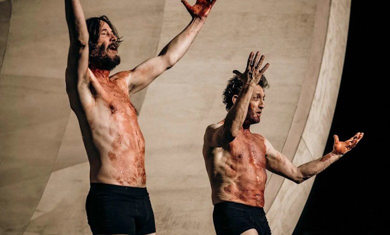 Keanu Reeves and Alex Winter Strip Down to Their Underwear on Broadway for a Hilarious Halloween Callback Keanu Reeves and Alex Winter Strip Down to Their Underwear on Broadway for a Hilarious Halloween Callback