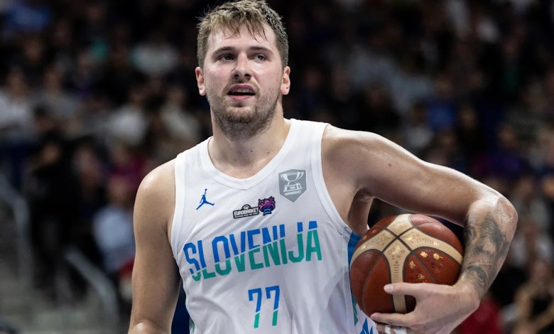 Luka Dončić has frightening knee collisions during the Eurobasket exhibition, but avoids serious injuries Luka Dončić has frightening knee collisions during the Eurobasket exhibition, but avoids serious injuries