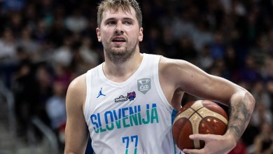 Luka Dončić has frightening knee collisions during the Eurobasket exhibition, but avoids serious injuries Luka Dončić has frightening knee collisions during the Eurobasket exhibition, but avoids serious injuries