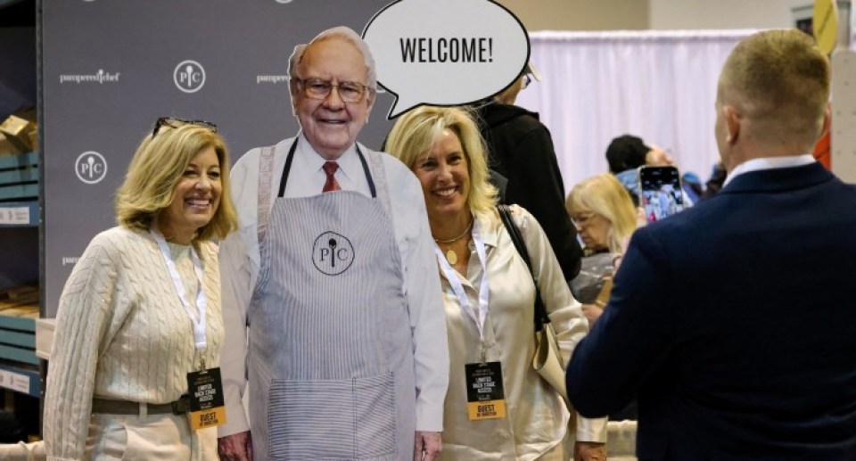 Warren Buffett sells stocks for tenth quarter in a row Warren Buffett sells stocks for tenth quarter in a row