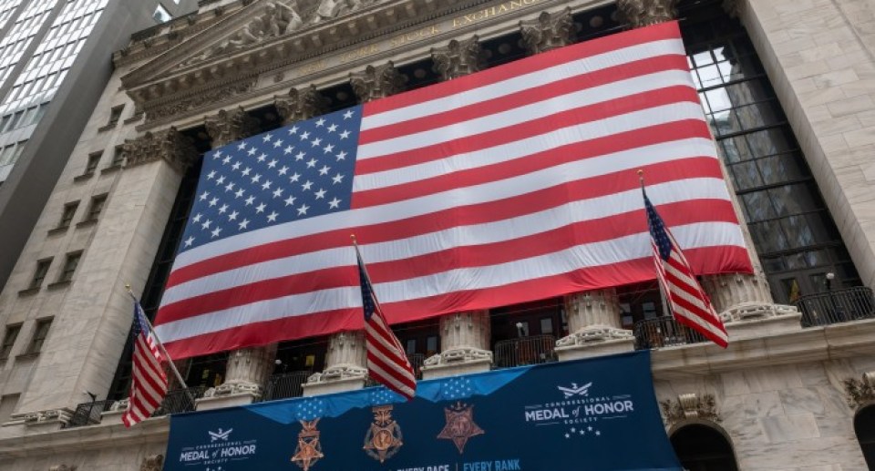 US stocks sink on tech sell-off and tariff worries US stocks sink on tech sell-off and tariff worries