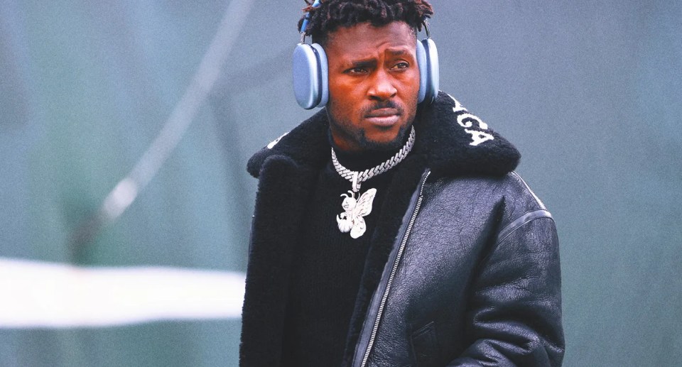 Antonio Brown detained after gunshots outside Adin Ross’ boxing event Antonio Brown detained after gunshots outside Adin Ross’ boxing event