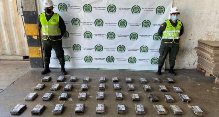 Policía halló 44 kilos de cocaína en un contenedor del puerto de Santa Marta Policía halló 44 kilos de cocaína en un contenedor del puerto de Santa Marta