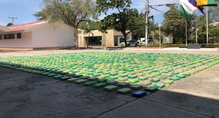 Incautan más de una tonelada de cocaína en cargamento de banano en Santa Marta Incautan más de una tonelada de cocaína en cargamento de banano en Santa Marta