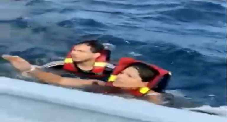 Mueren dos mujeres turistas en accidente de lancha en El Tayrona; dramático rescate de otros 20 Mueren dos mujeres turistas en accidente de lancha en El Tayrona; dramático rescate de otros 20
