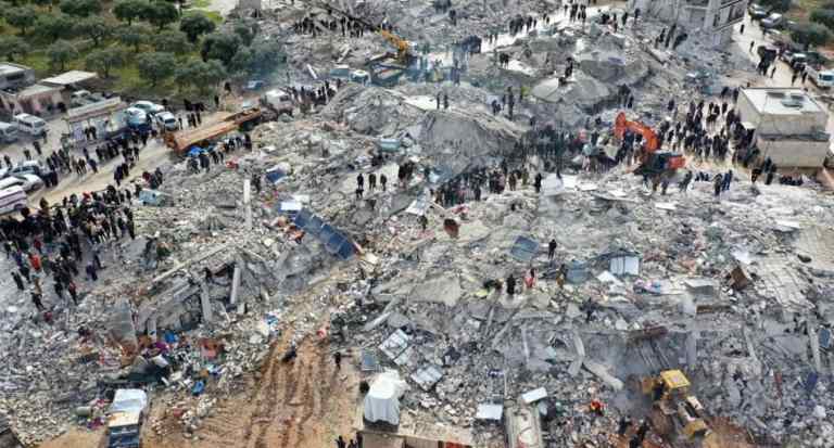 Angustiante búsqueda de supervivientes en Turquía y Siria: más de 4.300 muertos Angustiante búsqueda de supervivientes en Turquía y Siria: más de 4.300 muertos