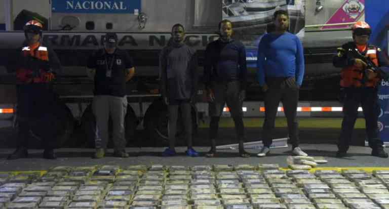 Cae una tonelada de clorhidrato de cocaína en embarcación en la Alta Guajira Cae una tonelada de clorhidrato de cocaína en embarcación en la Alta Guajira